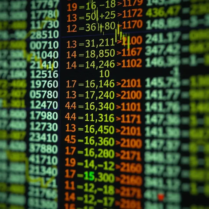 Graphic showing binary search dividing a sorted list repeatedly to locate a target value efficiently